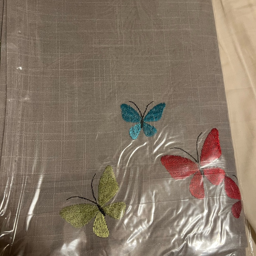 Butterfly Table Runner NIP - Picture 2 of 3